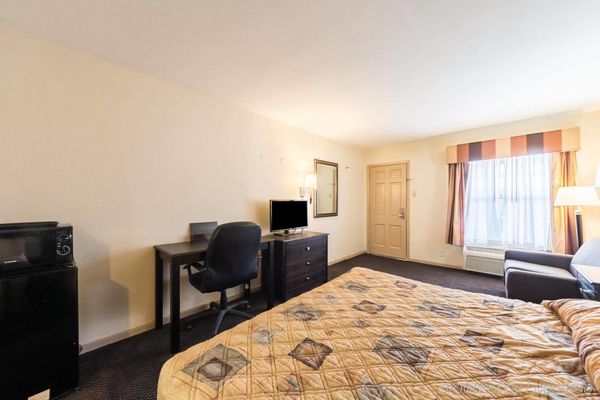Rodeway Inn University Остин Экстерьер фото