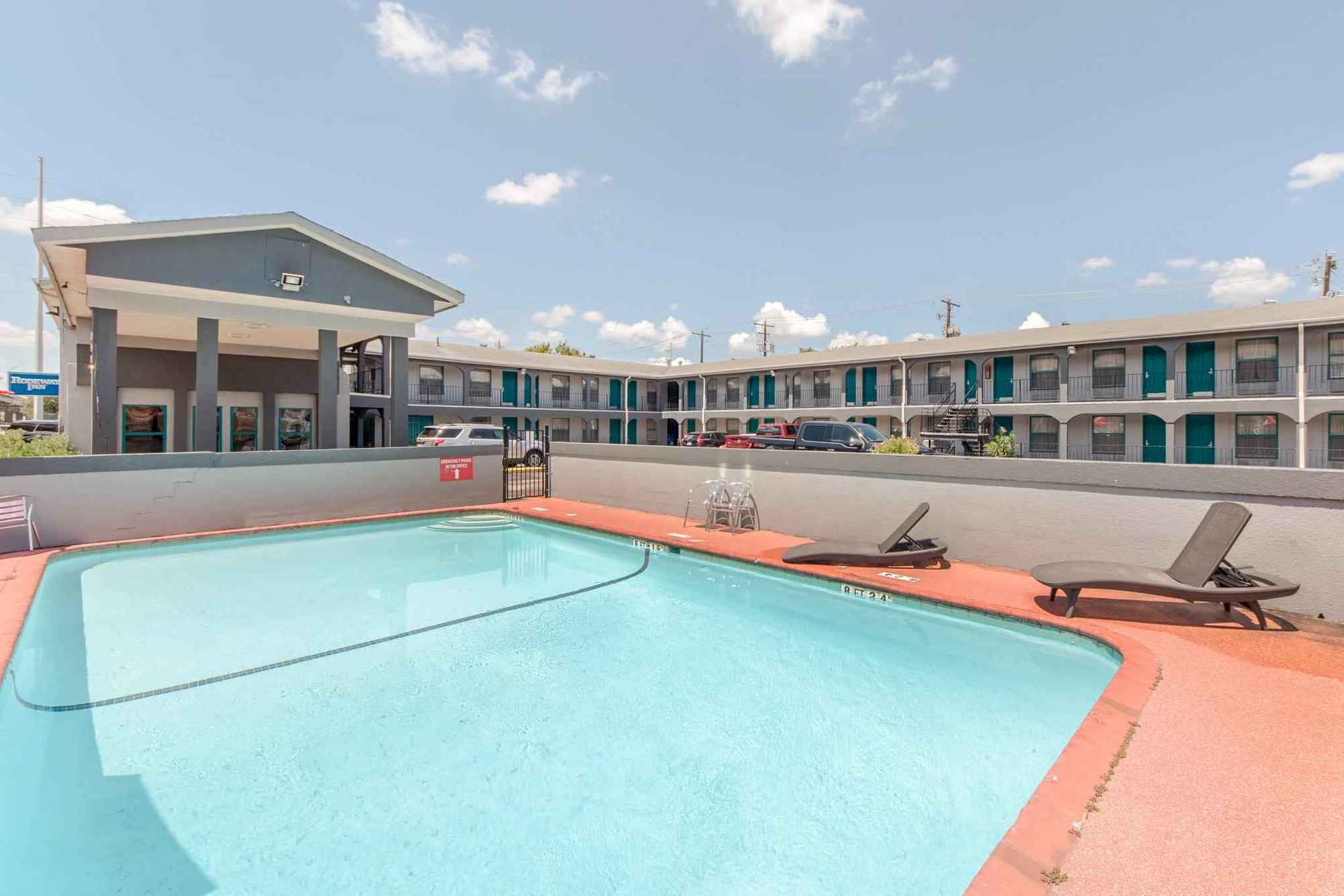 Rodeway Inn University Остин Экстерьер фото