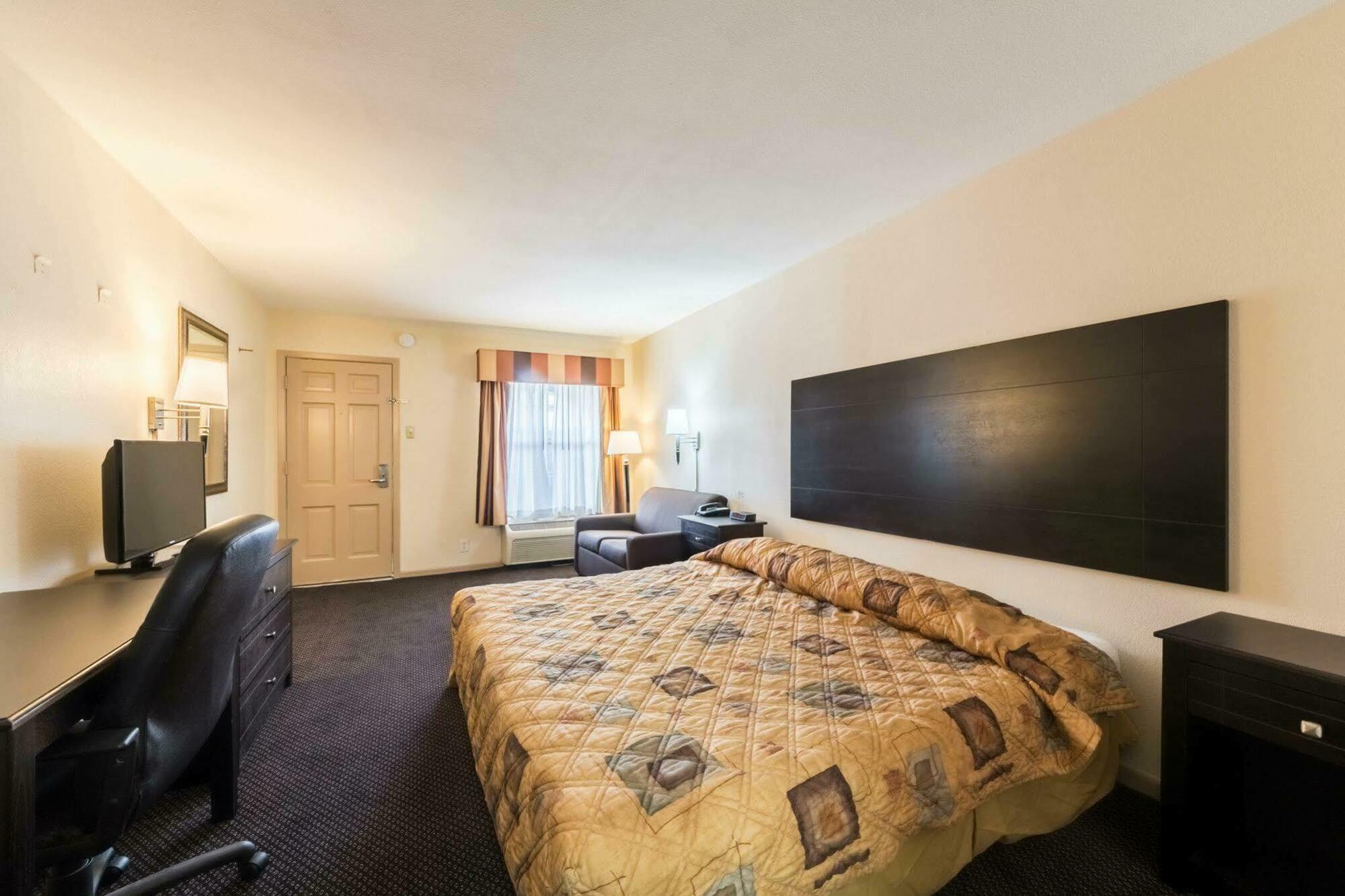 Rodeway Inn University Остин Экстерьер фото
